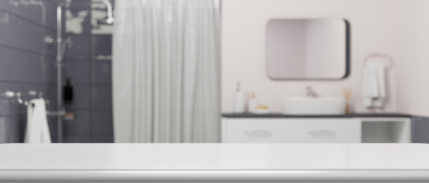 空的白色桌面蒙太奇您的产品模糊的现代浴室内部图片下载