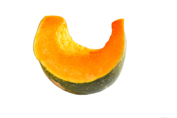 在白色背景上切下的南瓜是孤立的。桔南瓜片——秋收，烹饪图片下载