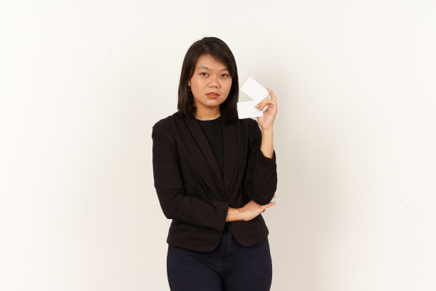 美丽的亚洲女人穿着黑色西装孤立在白色的背景图片下载