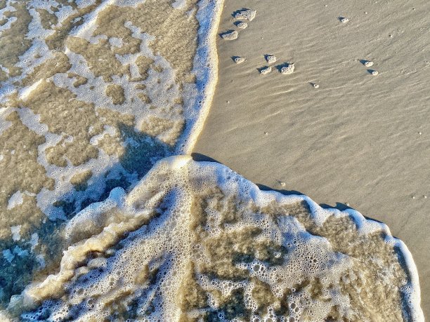 沙滩上的海浪图片下载