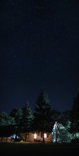 星空下的乡村小屋图片下载