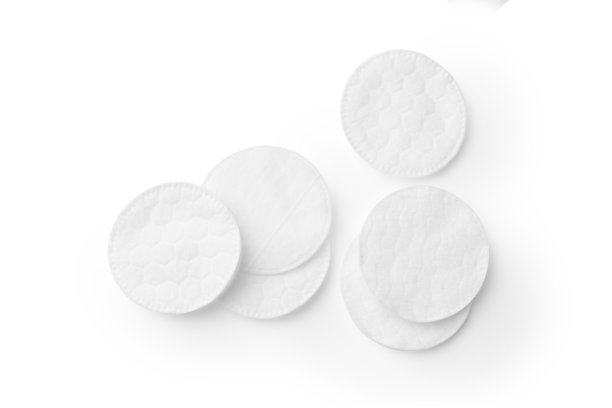 棉花垫躺在白色的背景俯视图图片下载