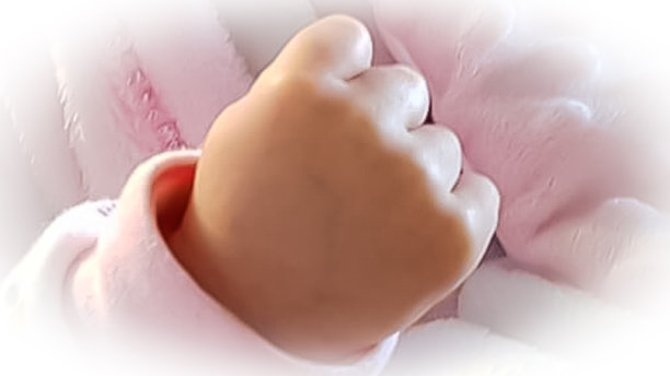 婴儿的拳头图片下载