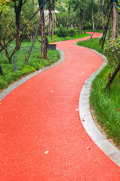 公园里的红色跑道图片下载