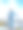 金发小女孩举起双臂，蓝色的云天背景。快乐的孩子微笑着在空中飞翔。生活的照片图片下载