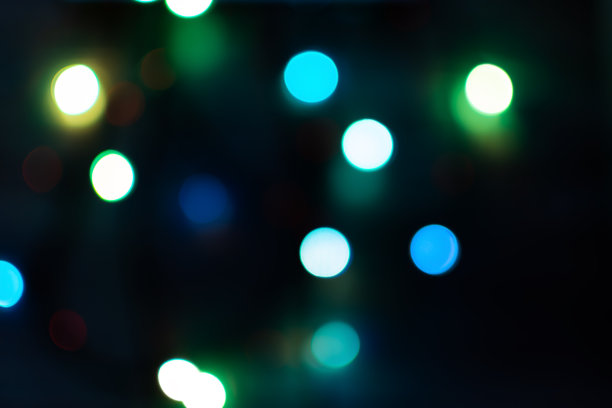 黑色背景的多色散景。明亮模糊的假日灯光纹理。图片下载