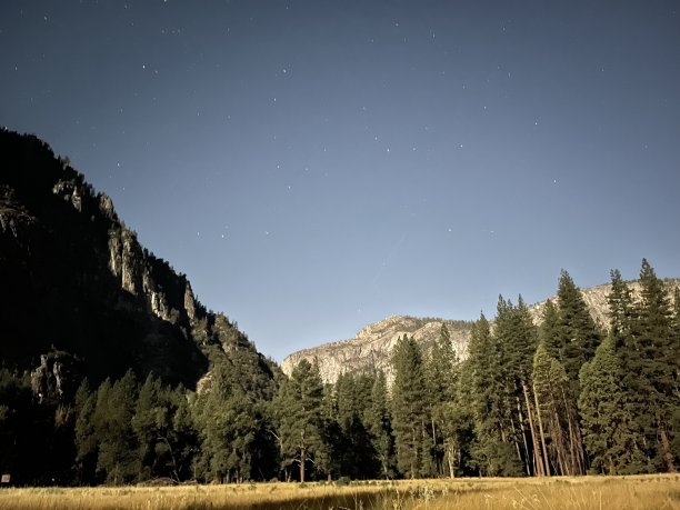 星空下的群山图片下载