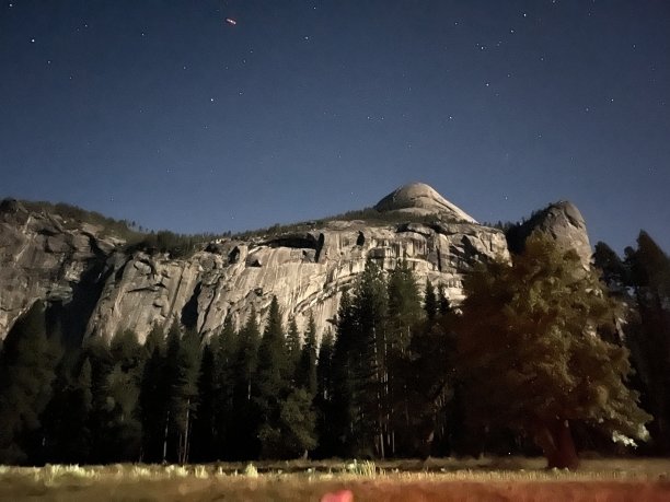 星空下的群山图片下载
