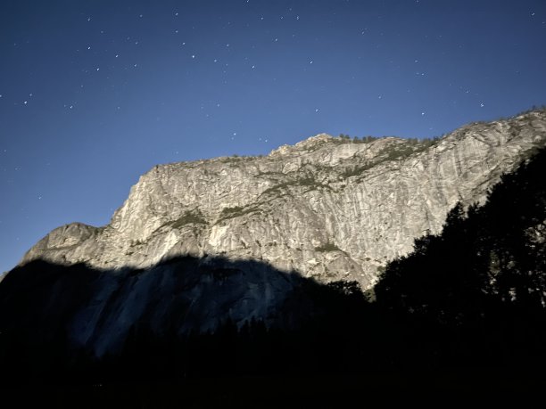 星空下的群山图片下载
