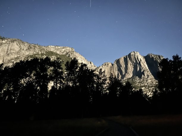 星空下的群山图片下载