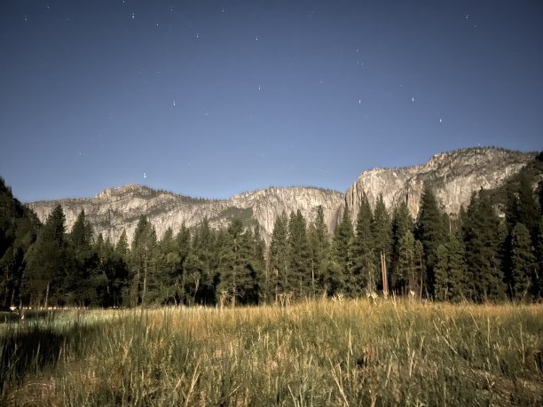 星空下的群山图片下载