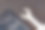 手机与破碎的屏幕近距离图片下载
