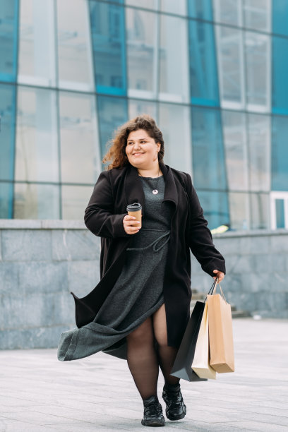 购物狂生活方式快乐女人黑色星期五图片下载