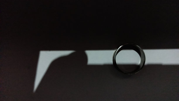 一个漂亮的戒指图片下载