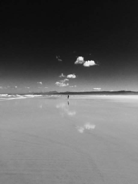 海滩上散步图片下载