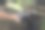 用超细纤维布擦拭车门把手图片下载