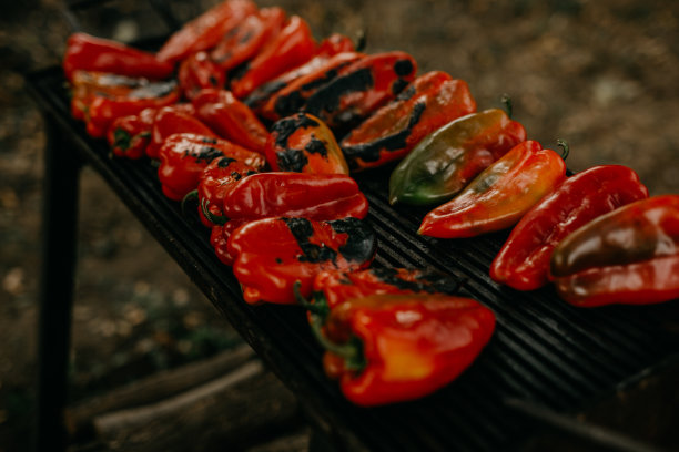 烤辣椒快好了图片下载