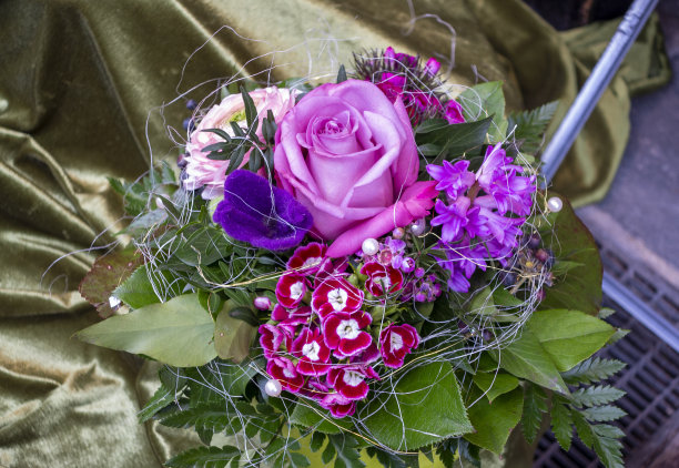 美丽的玫瑰花束图片下载