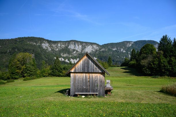 山上的小茅屋图片下载