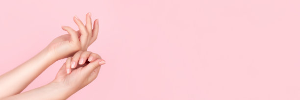 裸指甲的女性手图片下载