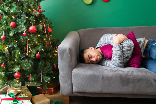 在假期里哭泣和感到沮丧图片下载