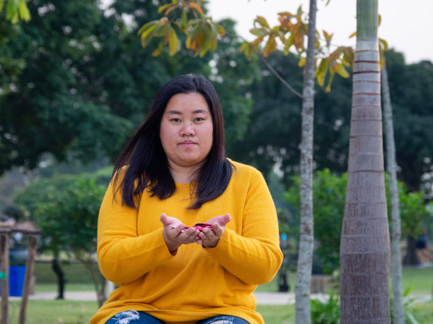 脂肪的亚洲女人图片下载