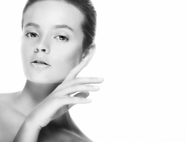 美丽健康的女性脸庞，洁净洁净的肌肤图片下载