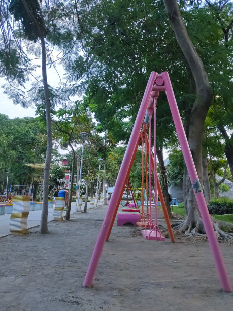 在公园的侧天使视野操场图片下载