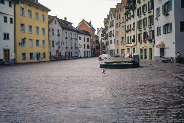 古董照片和老复古复古风格正片扫描，80年代街景，丘尔，瑞士图片下载