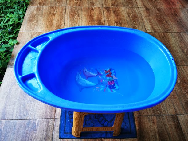 婴儿浴缸图片下载