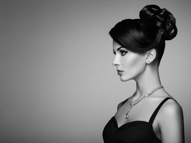 时尚肖像年轻美丽的女人与优雅的发型图片下载