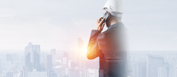 Man engineer talking telephone overlay with building architecture, urban, city, scape。创造城市传播理念。图片下载