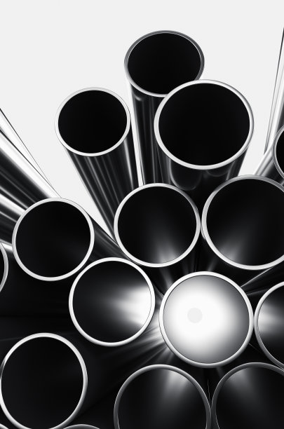 白色背景下金属管的特写。白色背景上孤立的一堆铁管。3 d渲染图图片下载