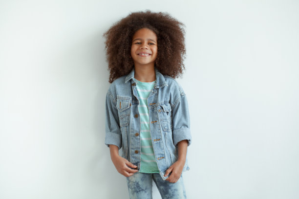 漂亮时尚的女孩图片下载