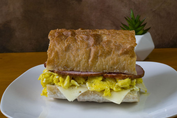 加加拿大熏肉的早餐三明治图片下载