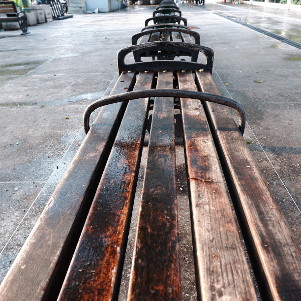 公园的长椅上图片下载