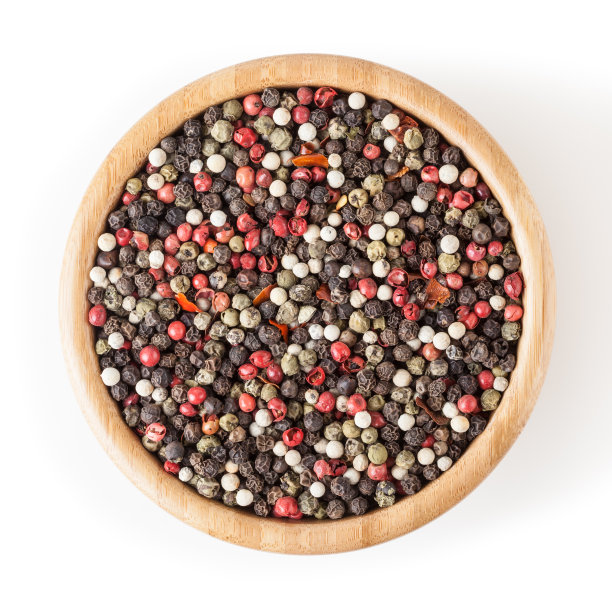 混合了不同种类的木碗花椒孤立在白色背景与修剪路径图片下载