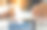 商务人士在现代办公环境下用文件图对公司项目财务报告进行SWOT分析。经营成果、经济、市场、货币、统计等概念。图片下载