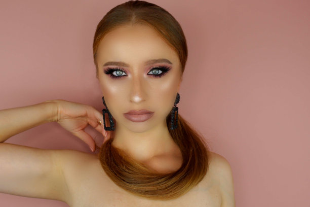 化妆的脸图片下载