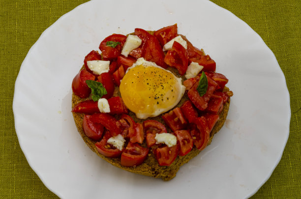 弗里塞拉，鸡蛋和西红柿图片下载