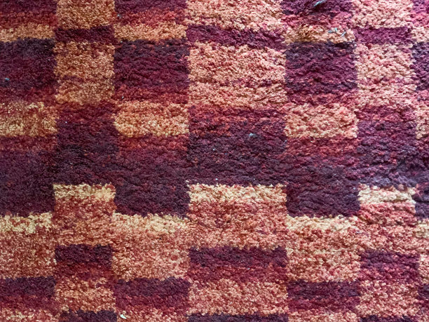 一种红色、橙色和黄色织物的纹理。图片下载