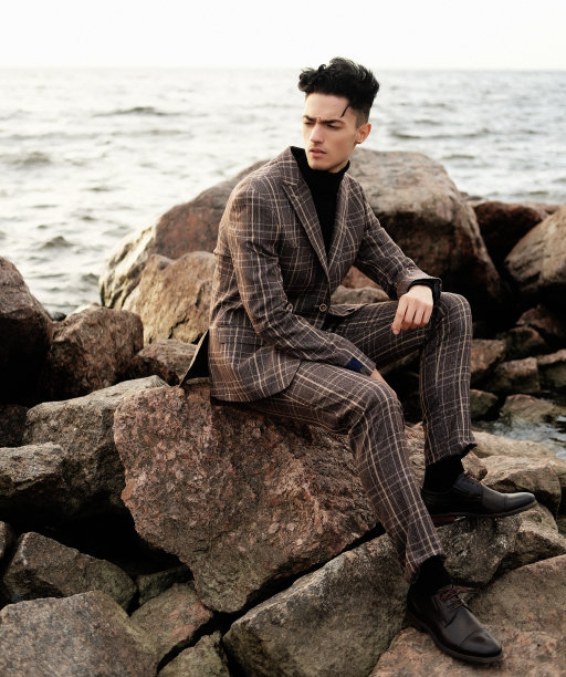 湖上的帅哥图片下载