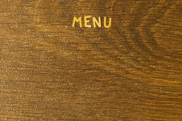 供餐厅和咖啡馆打印的菜单模板。在公告板上有食物和价格的海报列表。横幅显示在外面或数字屏幕上。复制文本空间。俯视图图片下载