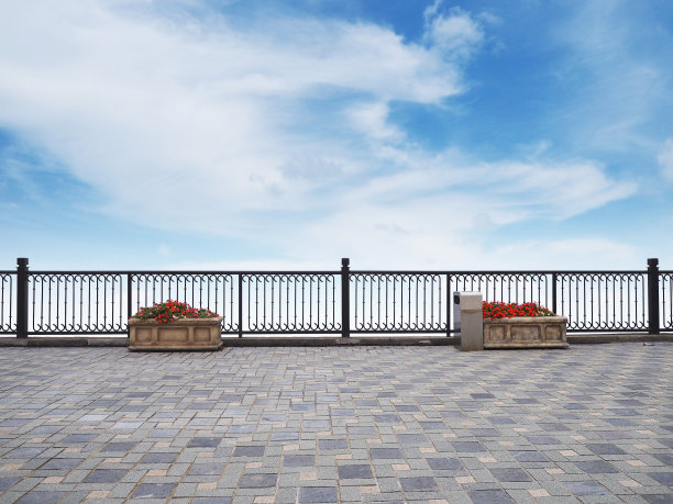 阳台视野和蓝天背景图片下载