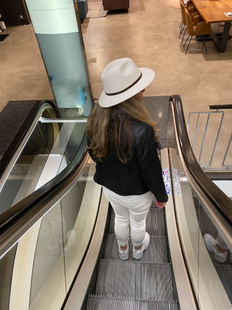 购物的女人图片下载