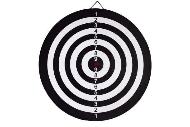 孤立的飞镖板与白色背景。图片下载