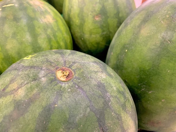 水果店的西瓜图片下载