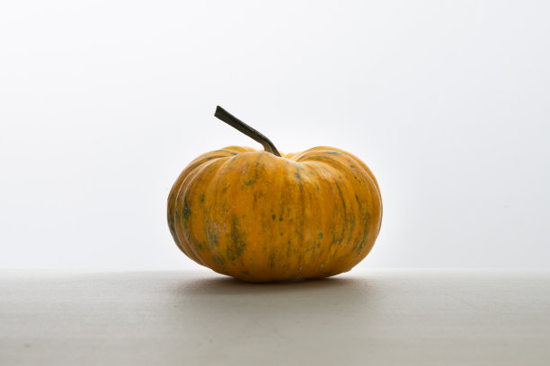 迷你南瓜孤立在白色图片下载