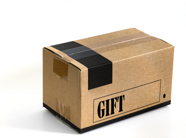 网上订购的纸板箱，一面印有“礼品”字样图片下载