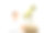 一个穿白大褂的科学家坐在桌子旁，通过显微镜观察。图片下载